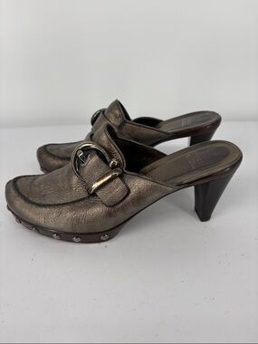 🦕 Stuart Weitzman Bronze Metallic Buckle Mule Heels